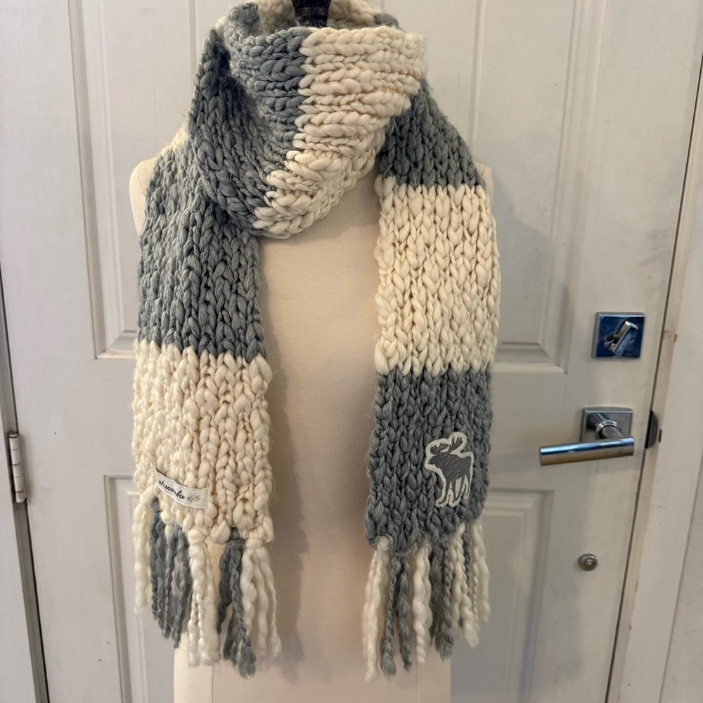 Y2K Abercrombie & Fitch Gray Cream knit colorblock Scarf wool blend moose logo